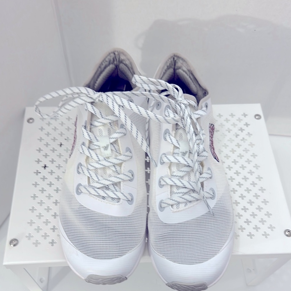 Ascend South White and Gray Athletic Shoes Size 9.5 Mesh Lightweight Rubber Sole